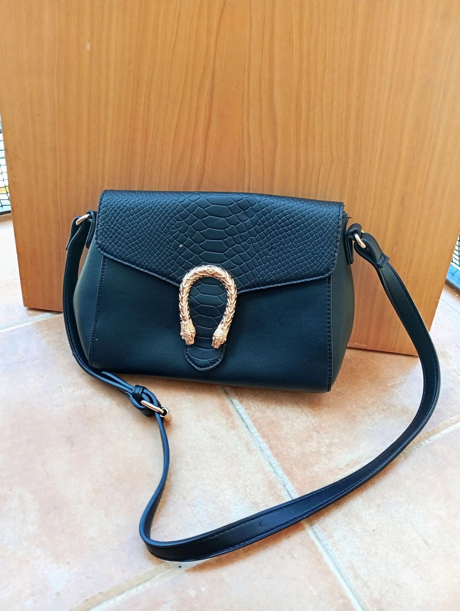 Bolso bandolera negro estilo Dionysus hebilla dorada